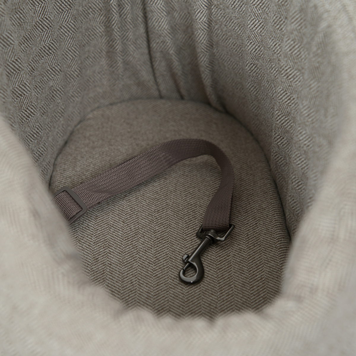 Maya 2-in-1 Hundeautositz, Herringbone Mocca