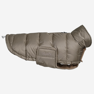 Nora-Hundemantel für Hunde in Taupe mit verstellbarem Bauchgurt, Seitenansicht